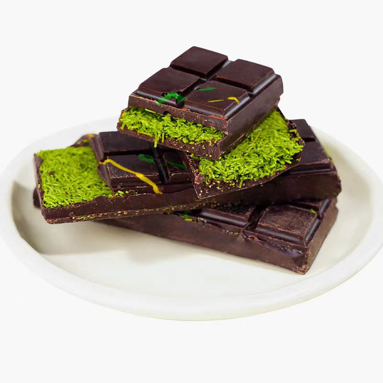 Dubai style chocolate bar ,Pistachio flavor,Dark chocolate,crispy sandwich chocolate ,Gift,Separately packaged,snacks,2.47oz(Pack of 1)