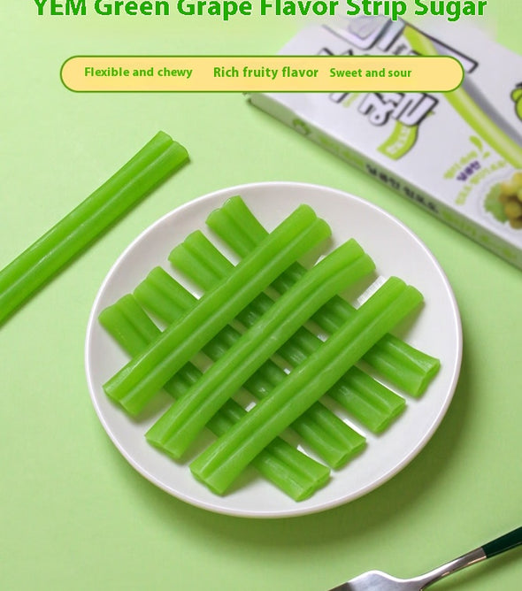 Long fudge, green grape flavor, stuffed spiral fruit drop, sweet taste, fruity flavor, small package easy to carry, office food, casual snacks, 70g/2.47oz*bag