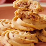 Rose-flavored Butter Cookies. A Romantic Rose Garden on Your Tongue, Locking in the Delicate Scent. Crispy Delight in Every Bite. Leisure Snacks, 52g per Box.