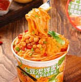 Mashed Potato Noodle Mix, Rich and Fragrant. A Tasty Chinese Snack, Ready-to-Eat. Perfect for Lunch, Dinner and Casual Snacking. 105g/Tub, Satisfy Your Cravings Anytime.班干部土豆泥拌面 105g/桶