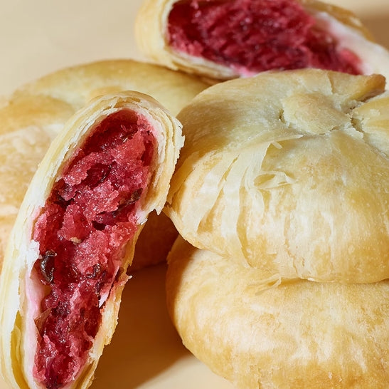 Rose Petal Cakes, Sweet, Crispy & Fragrant. As a Traditional Chinese Pastry, Ideal for Breakfast, Afternoon Tea and Sharing. 8.46oz (Pack of 6), Delight Your Taste Buds with Exquisite Flavor.玫瑰鲜花饼