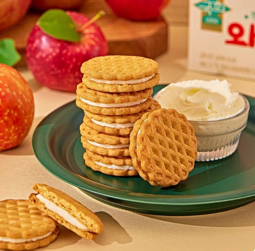 Imported from Korea Apple - Filled Waffles: Soft, Tasty with Moderate Sweetness. Strong Apple Aroma, Golden & Attractive. Delicate, Refreshing. 87g/Box