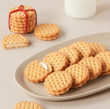 Imported from Korea Apple - Filled Waffles: Soft, Tasty with Moderate Sweetness. Strong Apple Aroma, Golden & Attractive. Delicate, Refreshing. 87g/Box