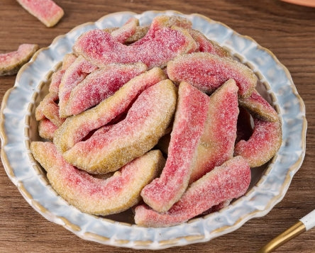 Guava Dried Fruit: Fresh - scented with a sweet - sour taste. Soft texture, vivid color. A healthy and delicious snack. 80g/bag