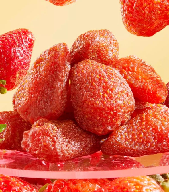 Dried Strawberries, Slowly Baked from Fresh Fruits, Sweet & Delicious, with Attractive Color, Rich Fruit Aroma and Unique Taste. Pack: 1 bag (212g)